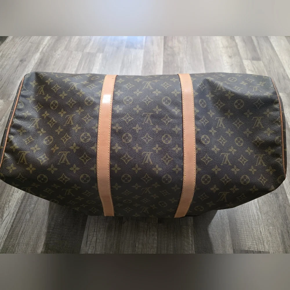 Louis Vuitton elegant duffel